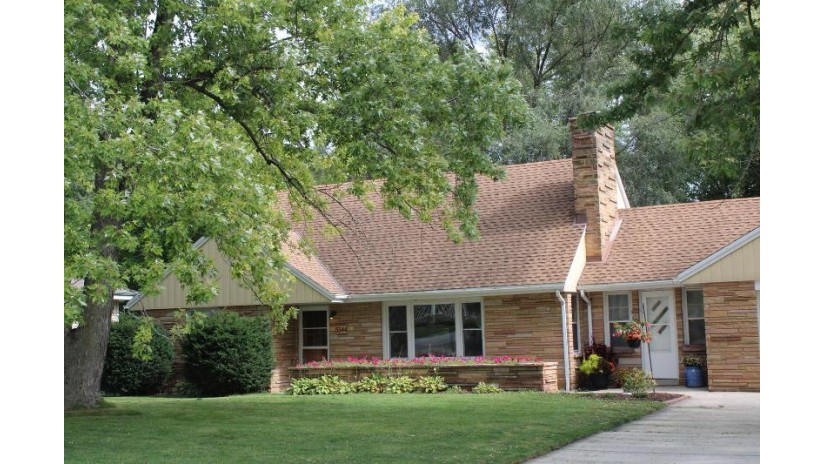 5544 S 42nd St Greenfield, WI 53221 by The Stefaniak Group, LLC $375,000