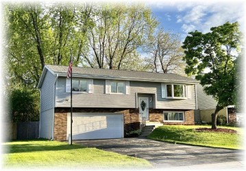 5223 Emstan Hills Rd, Racine, WI 53406-5329