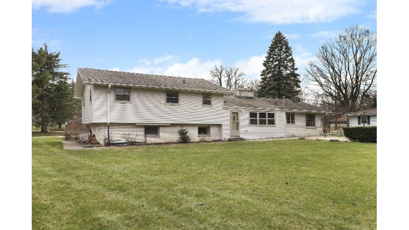 9926 W Brookside Dr Hales Corners, WI 53130 by RE/MAX Newport - office@newportelite.com $414,900