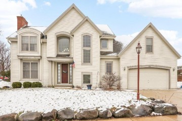 2146 Deer Path, Waukesha, WI 53189-8237