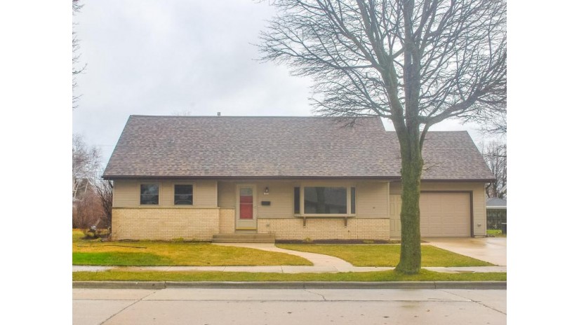 3219 S 11th St Sheboygan, WI 53081 by Village Realty & Development $275,000