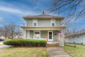 1121 Ellis St, Waukesha, WI 53186-5619