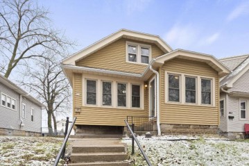 865 S 75th St, West Allis, WI 53214-3014