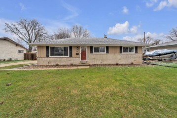 1409 W Maplewood Ct, Milwaukee, WI 53221-4347