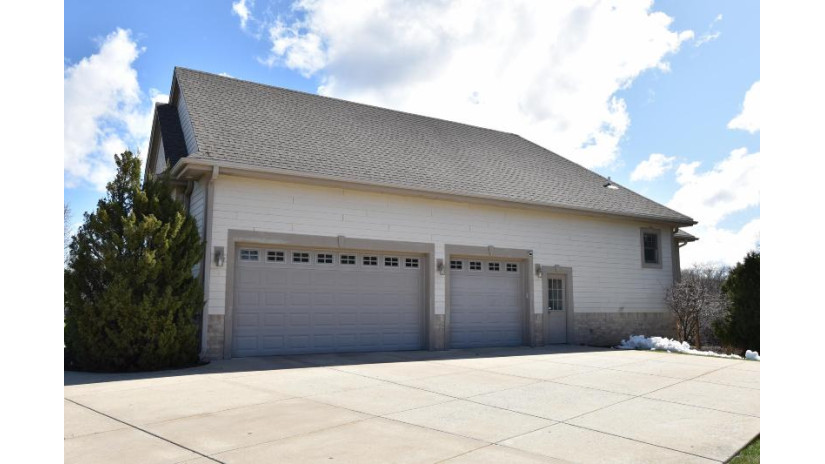 1122 Four Winds Way Hartland, WI 53029 by Prestige Realty WI LLC $945,000