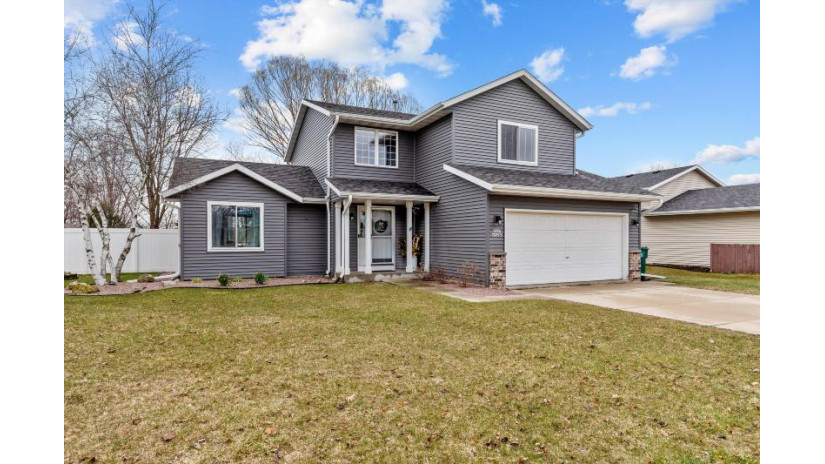 W201N16250 Ash Dr Jackson, WI 53037 by Redefined Realty Advisors LLC - 2627325800 $419,900