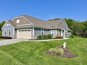 N55W35150 Coastal Ave, Oconomowoc, WI 53066-6737