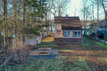 N82W28441 Vista Dr, Merton, WI 53029-9574