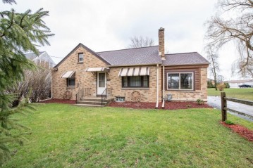 4340 S 43rd St, Greenfield, WI 53220