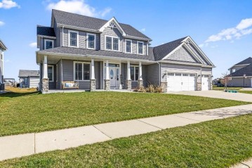 1490 Foxwood Pass, Oconomowoc, WI 53066