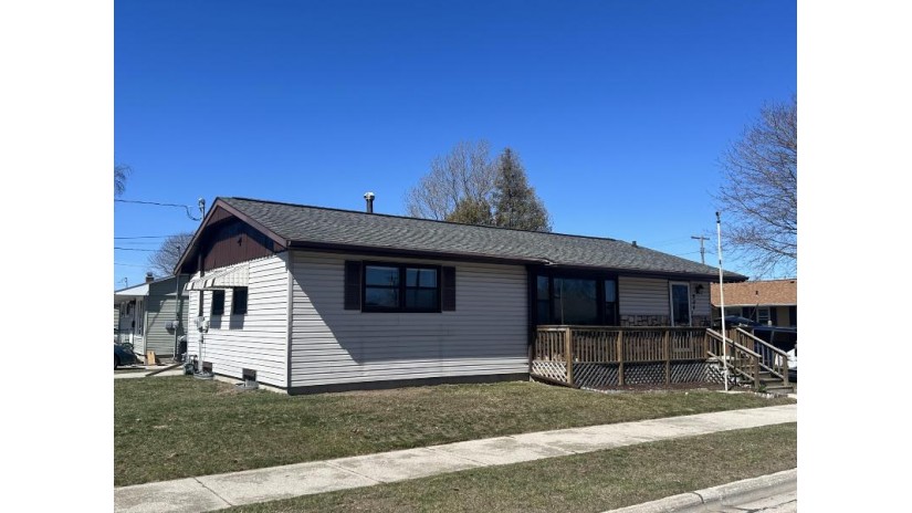 904 Webster St Two Rivers, WI 54241 by Berkshire Hathaway HomeService $170,000