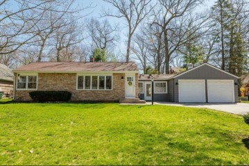 1418 N 123rd St, Wauwatosa, WI 53226-3130