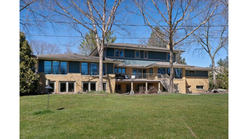 713 Riverview Dr Thiensville, WI 53092 by Realty Executives Integrity~Cedarburg - cedarburgfrontdesk@realtyexecutives.com $1,195,000