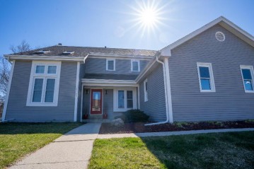 2705 Burton Dr, Waukesha, WI 53188