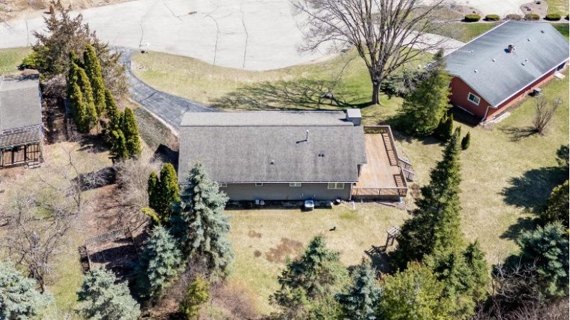 5361 Ponderosa Rd West Bend, WI 53095 by Leitner Properties $775,000