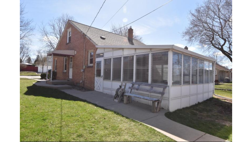 5710 W Morgan Ave Milwaukee, WI 53220 by Lannon Stone Realty LLC $289,900