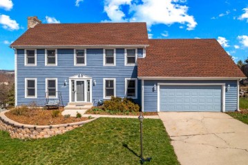 1208 Foxwood Trl, Waukesha, WI 53189