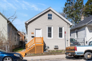 1931 S 5th Pl, Milwaukee, WI 53204-3905