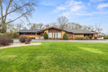 7689 Overlook Dr, Greendale, WI 53129