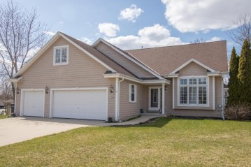 1404 Carriage Dr, West Bend, WI 53095-4587