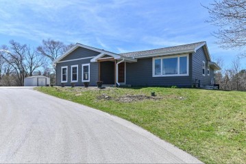 S87W31321 Meyer Dr, Mukwonago, WI 53149-8834