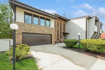 802 Kendall Ln, Lake Geneva, WI 53147