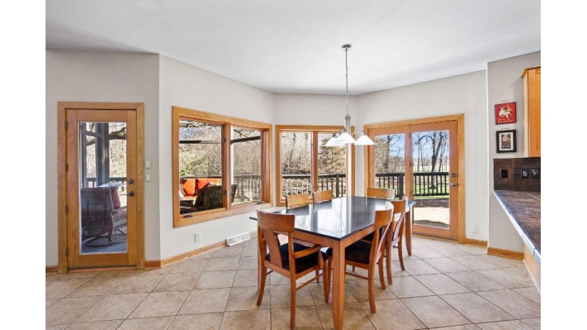 224 Augusta Way North Prairie, WI 53153 by Mahler Sotheby's International Realty $899,900