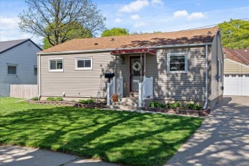 3308 S Ellen St, Milwaukee, WI 53207-3151