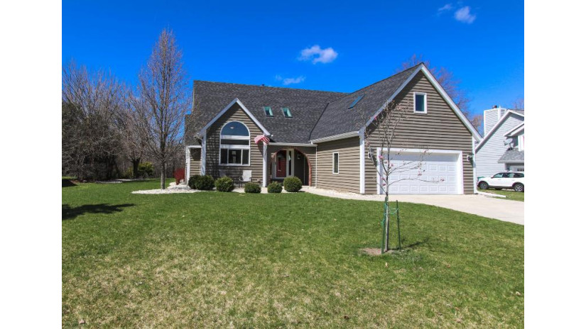 W145N5287 Thornhill Dr Menomonee Falls, WI 53051 by Keller Williams Prestige $619,999