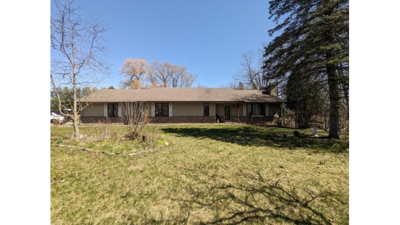 N8484 Division Rd East Troy, WI 53120 by Realty Executives - Integrity - hartlandfrontdesk@realtyexecutives.com $394,900