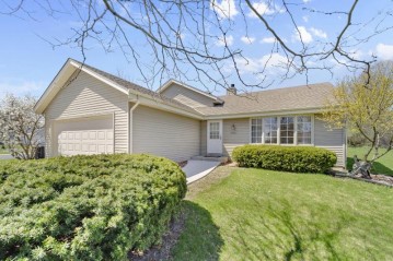 N50W14081 Camelot Ct, Menomonee Falls, WI 53051-6995