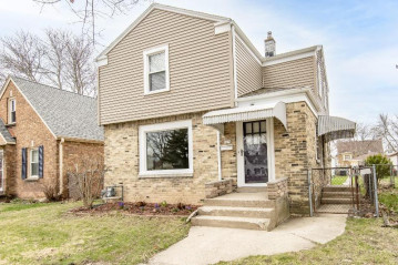 2371 S 72nd St, West Allis, WI 53219