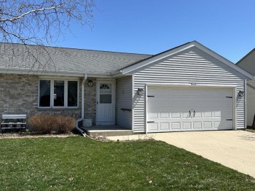 1209 Lee Ave, West Bend, WI 53090-5440
