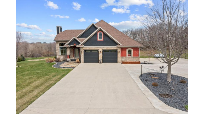 5624 Deer Wood Ln Wayne, WI 53010 by Coldwell Banker Realty $695,000