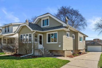 1432 S 94th St, West Allis, WI 53214-4107