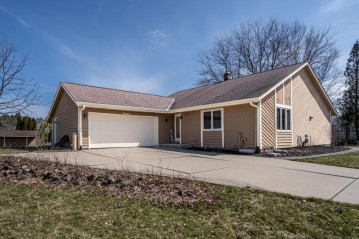 N82W16400 Lavergne Ct, Menomonee Falls, WI 53051-3605