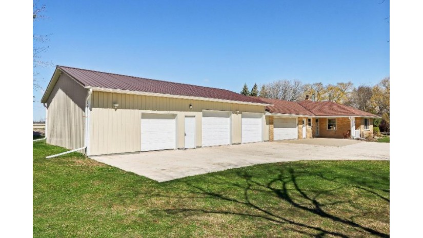 3427 Green Bay Rd Port Washington, WI 53074 by Brew City Realtors $499,900