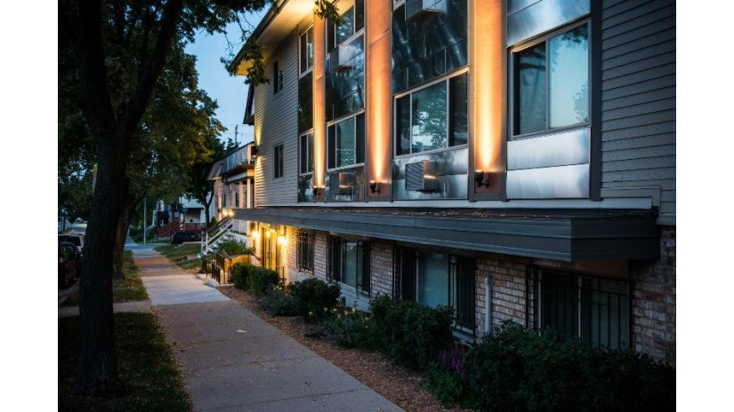 2018 N Oakland Ave 2030 Milwaukee, WI 53202 by The Realty Company, LLC $6,199,999