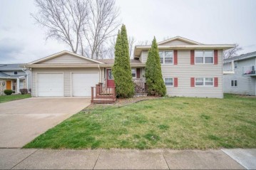 730 Timberline Trl, Hartford, WI 53027-2545