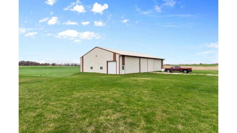 N9471 Sunnyview Rd Kekoskee, WI 53050 by Star Properties, Inc. - 262-674-1400 $349,900