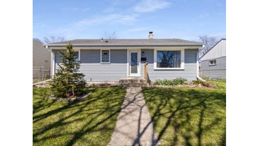 6918 W Grantosa Dr Milwaukee, WI 53218 by Fathom Realty, LLC $280,000