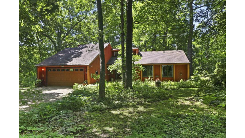 N2253 Bonnie Brae Ln Linn, WI 53147 by Mahler Sotheby's International Realty $1,950,000