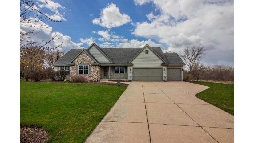 W182S9235 Parker Dr Muskego, WI 53150 by Redefined Realty Advisors LLC - 2627325800 $649,900