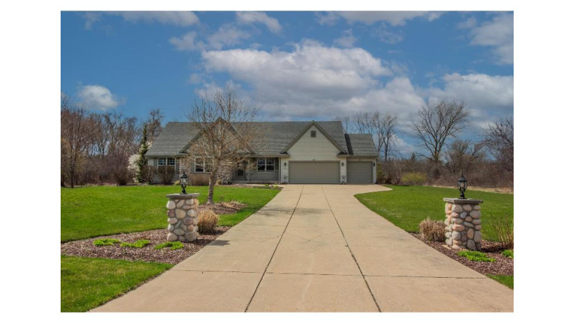 W182S9235 Parker Dr Muskego, WI 53150 by Redefined Realty Advisors LLC - 2627325800 $649,900