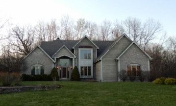 6035 S Karrington Ln, New Berlin, WI 53151-8751