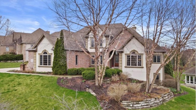 W216N5210 Golfview Dr Menomonee Falls, WI 53051 by First Weber Inc -NPW $968,500