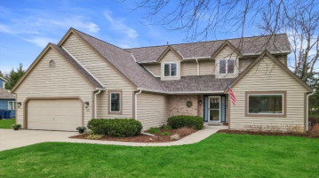 382 Streamside Ct, Grafton, WI 53024