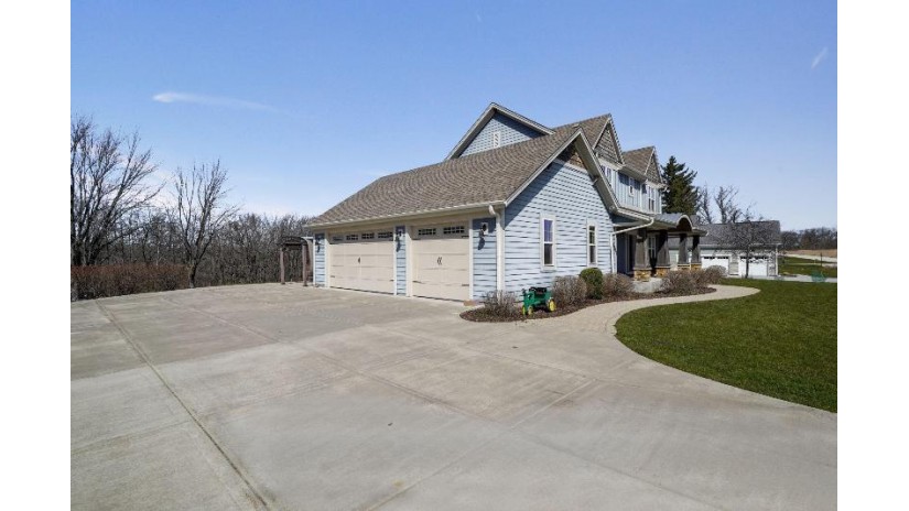 N6147 Red Wing Ln Lafayette, WI 53121 by Realty Executives - Integrity - hartlandfrontdesk@realtyexecutives.com $714,900