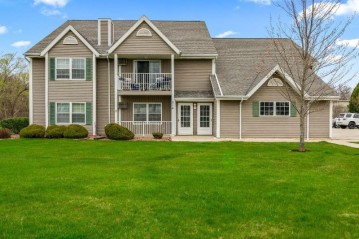 214 Minz Park Cir 2, West Bend, WI 53095-5716