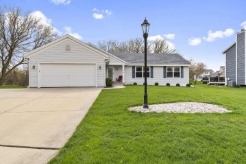 773 Barrington Ct, Pewaukee, WI 53072-6321